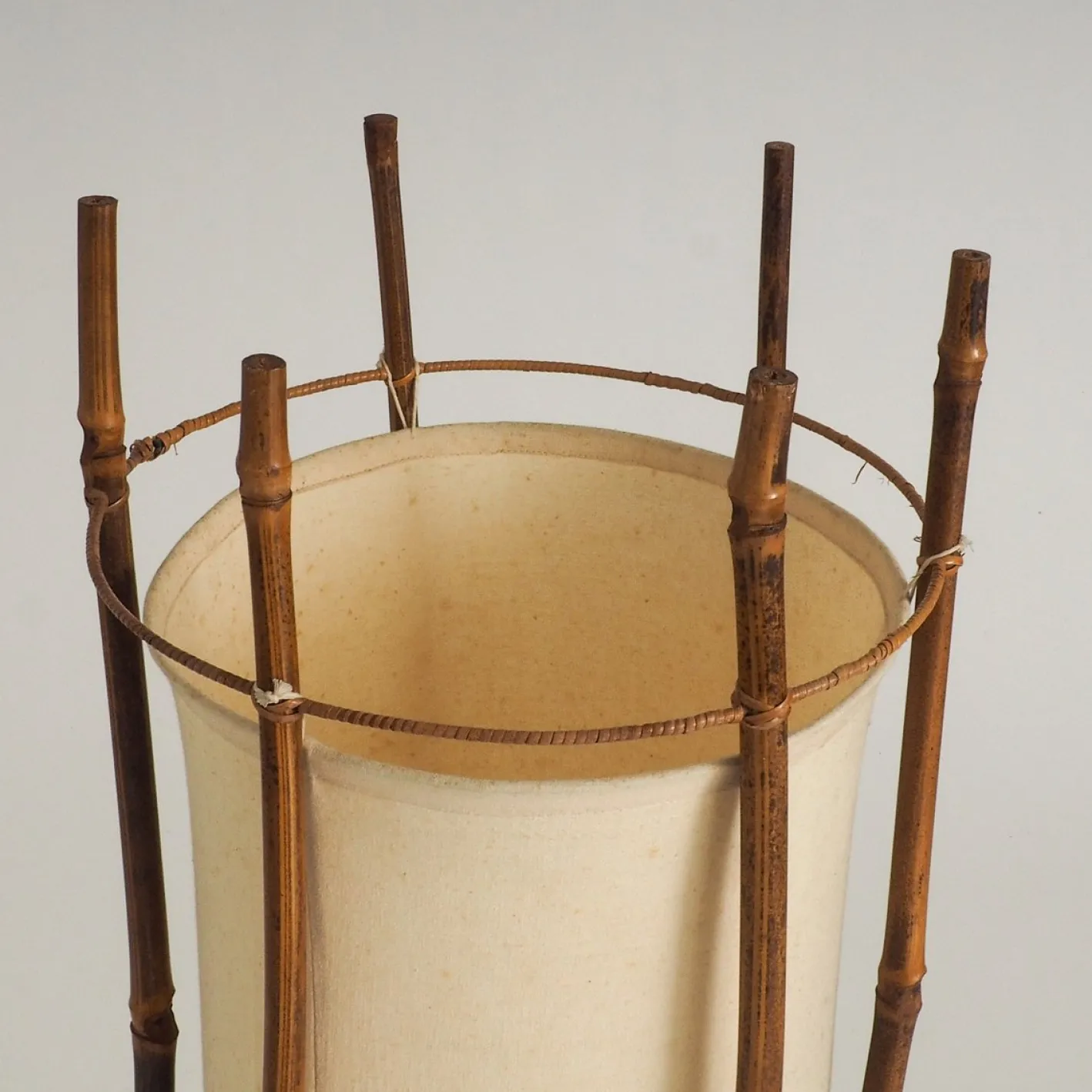 Große Stehlampe aus Bambus & Leinen von Louis Sognot, 1960er