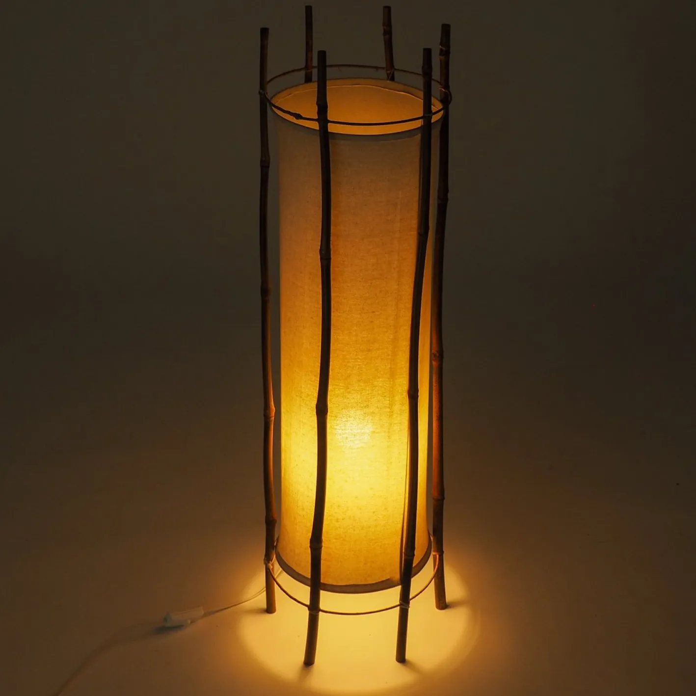 Große Stehlampe aus Bambus & Leinen von Louis Sognot, 1960er