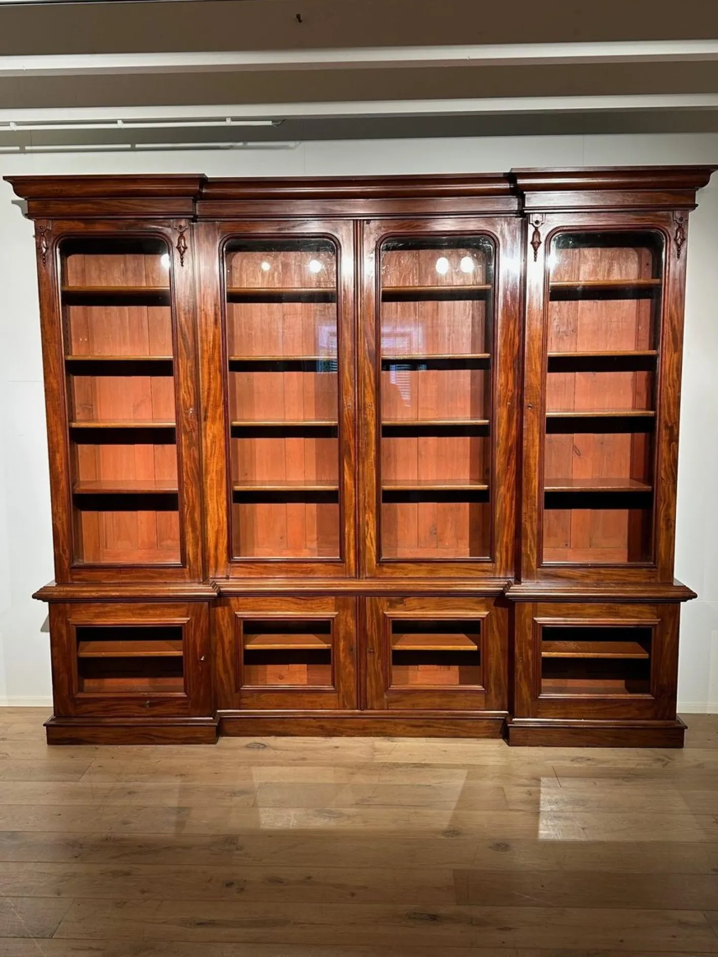 Großes viktorianisches Bücherregal aus Mahagoni