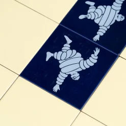 Große Vintage Michelinmännchen Fliesen, 1960er, 65er Set