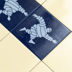 Große Vintage Michelinmännchen Fliesen, 1960er, 65er Set