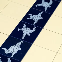 Große Vintage Michelinmännchen Fliesen, 1960er, 65er Set