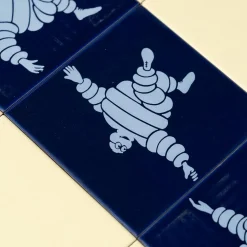 Große Vintage Michelinmännchen Fliesen, 1960er, 65er Set
