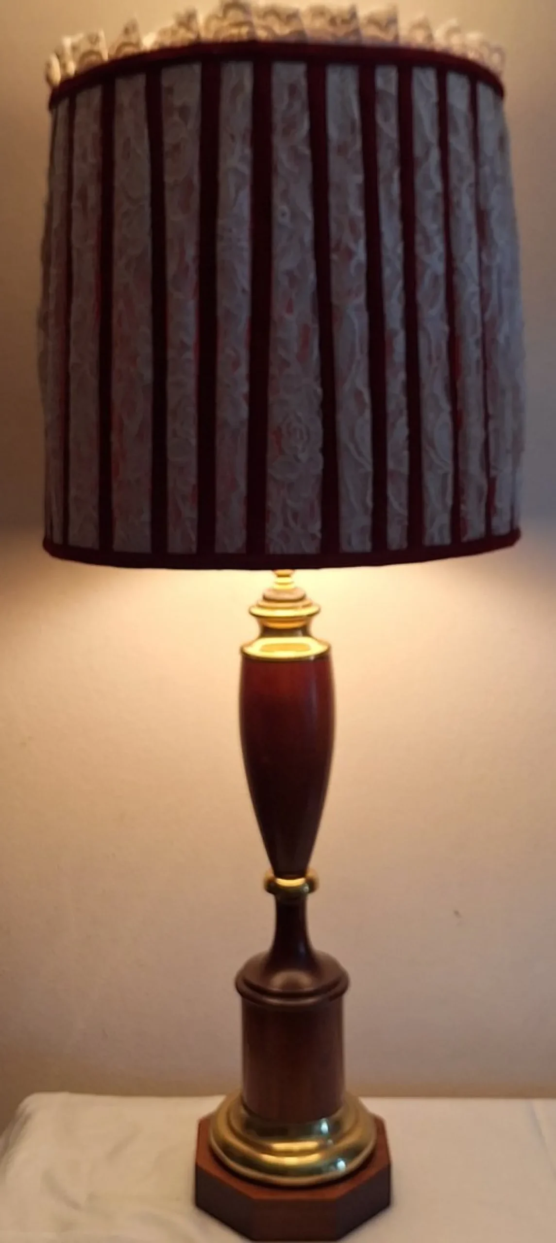 Große Vintage Tischlampe mit Sockel aus Mahagoni, Zierleiste aus Messing und Stoffschirm, 1970er
