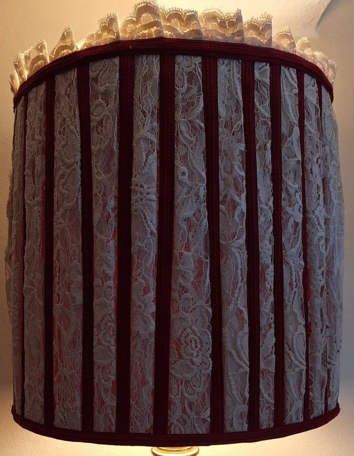 Große Vintage Tischlampe mit Sockel aus Mahagoni, Zierleiste aus Messing und Stoffschirm, 1970er