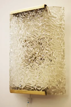 Große Wandleuchte aus Eisglas von JT Kalmar