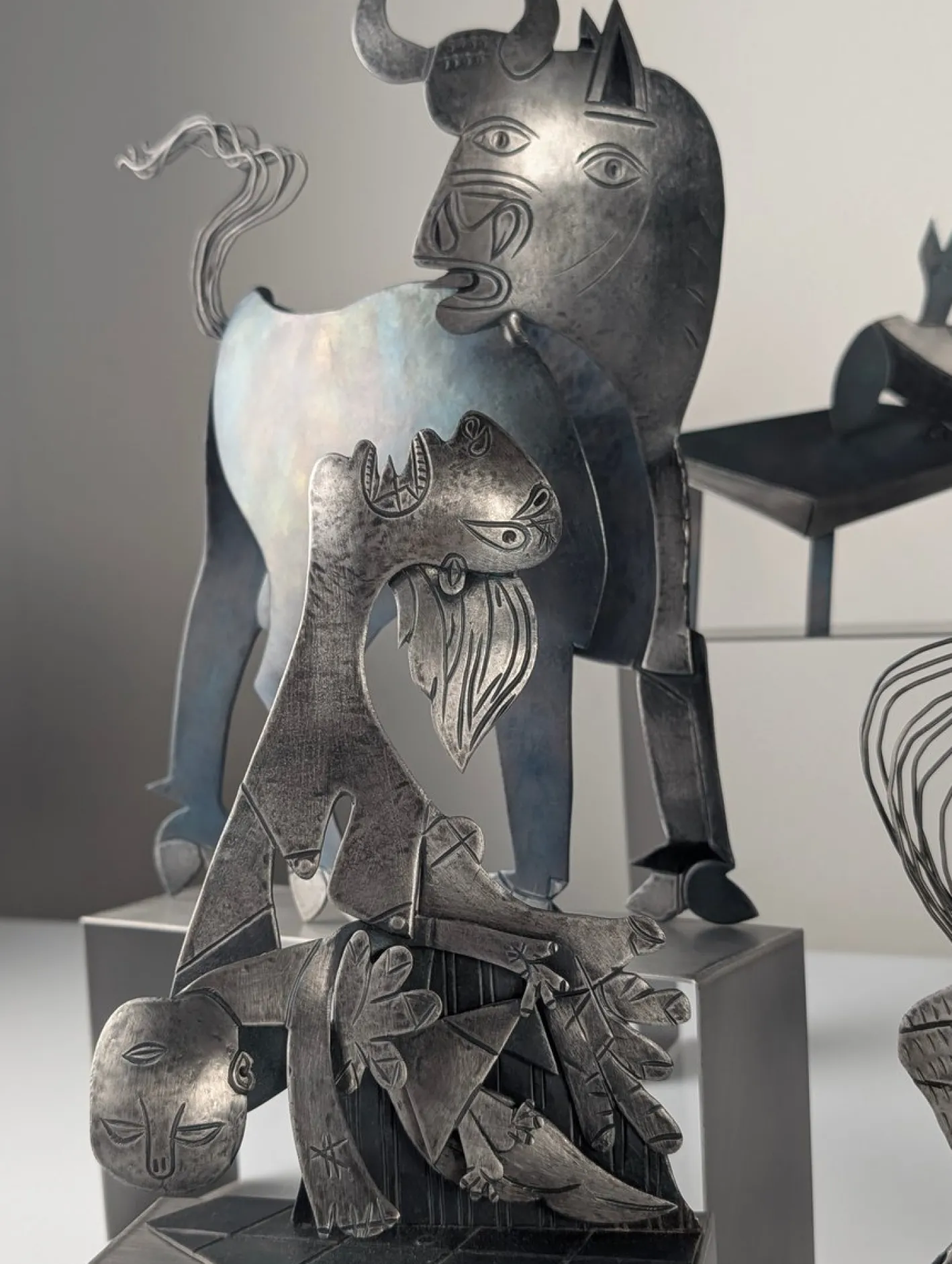 Guernica Skulpturen aus Metall von Picasso, 10 . Set