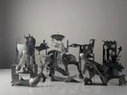 Guernica Skulpturen aus Metall von Picasso, 10 . Set