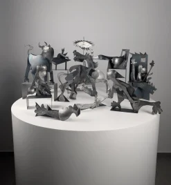 Guernica Skulpturen aus Metall von Picasso, 10 . Set
