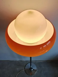 Guzzini zugeschriebene Mid-Century Modern Stehlampe, Ehemaliges Jugoslawien, 1970er
