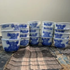 Handbemalte Edo Yunomi Teetassen, Japan, 18 . Set