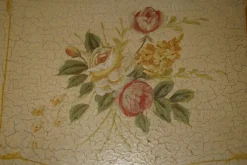 Handbemalte französische Vintage Bombe Nachttische, 2er Set