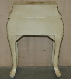 Handbemalte französische Vintage Bombe Nachttische, 2er Set