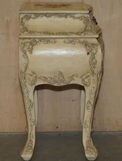 Handbemalte französische Vintage Bombe Nachttische, 2er Set