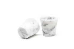 Handgefertigte Grappa Gläser aus weißem Carrara Marmor von Fiammetta V., 2er Set