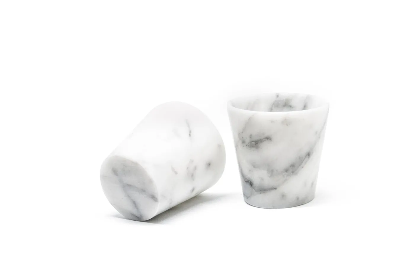 Handgefertigte Grappa Gläser aus weißem Carrara Marmor von Fiammetta V., 2er Set