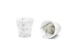 Handgefertigte Grappa Gläser aus weißem Carrara Marmor von Fiammetta V., 2er Set