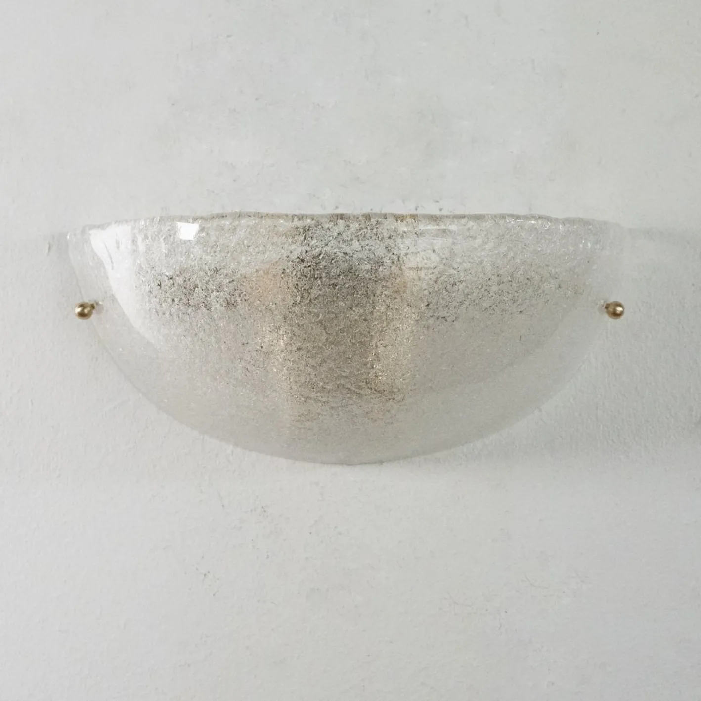 Handgefertigte Murano Glas Wandleuchte in Klarer Farbe, Künstlerisches Glasblatt mit Körnung, 1980er