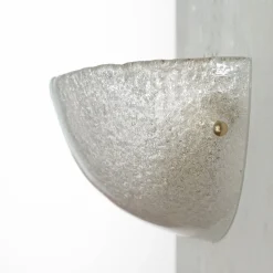Handgefertigte Murano Glas Wandleuchte in Klarer Farbe, Künstlerisches Glasblatt mit Körnung, 1980er