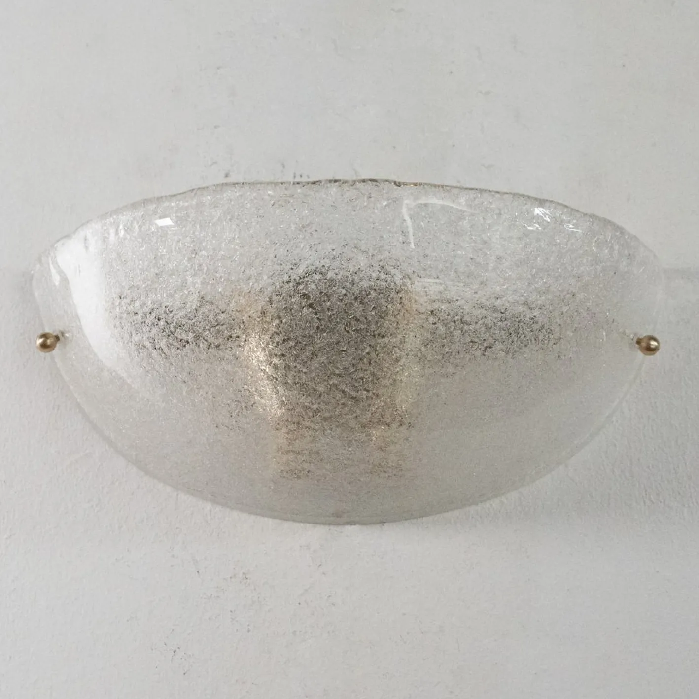 Handgefertigte Murano Glas Wandleuchte in Klarer Farbe, Künstlerisches Glasblatt mit Körnung, 1980er