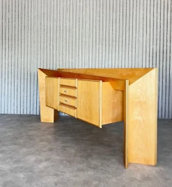 Handgefertigtes asymmetrisches Sideboard, 1980er