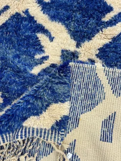 Handgeknüpfter marokkanischer Mrirt Teppich in Blau & Elfenbein, 2010er