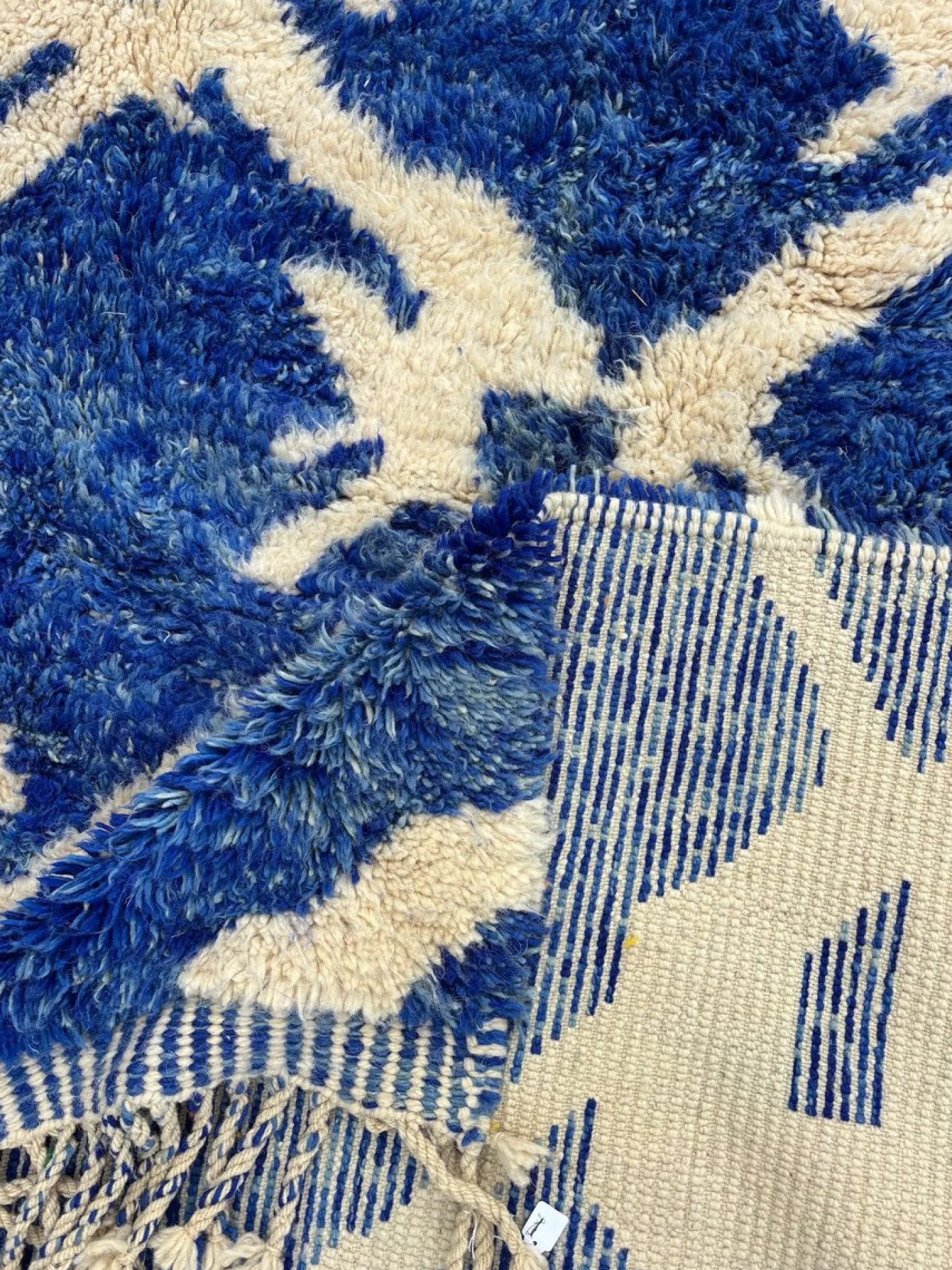 Handgeknüpfter marokkanischer Mrirt Teppich in Blau & Elfenbein, 2010er