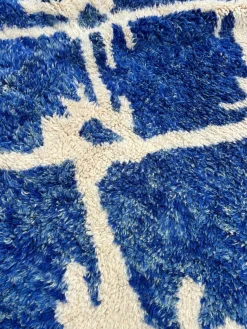 Handgeknüpfter marokkanischer Mrirt Teppich in Blau & Elfenbein, 2010er