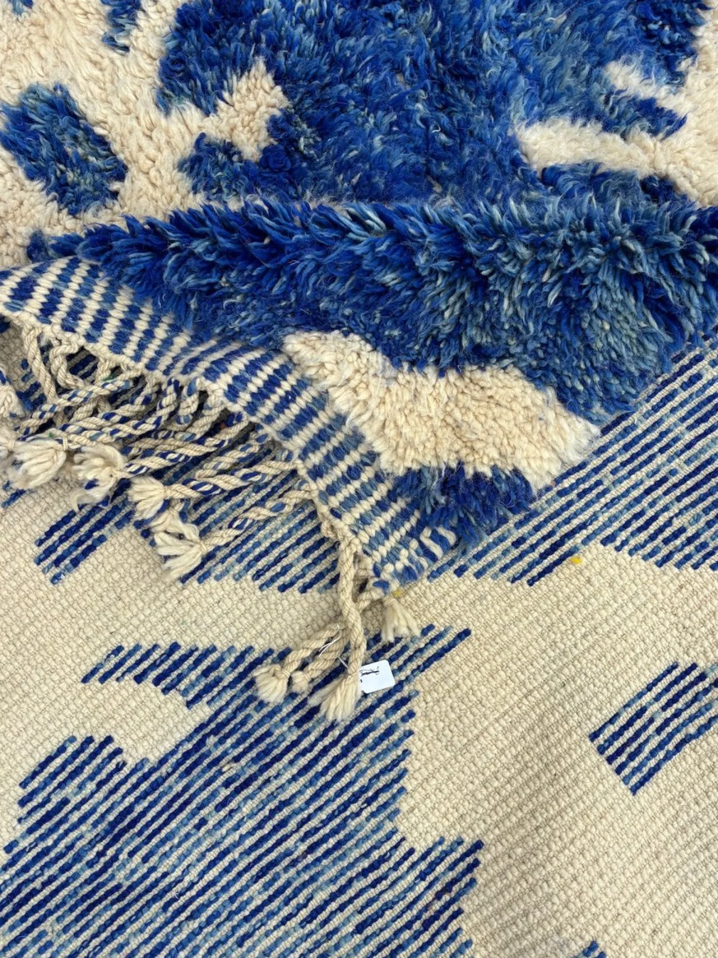 Handgeknüpfter marokkanischer Mrirt Teppich in Blau & Elfenbein, 2010er