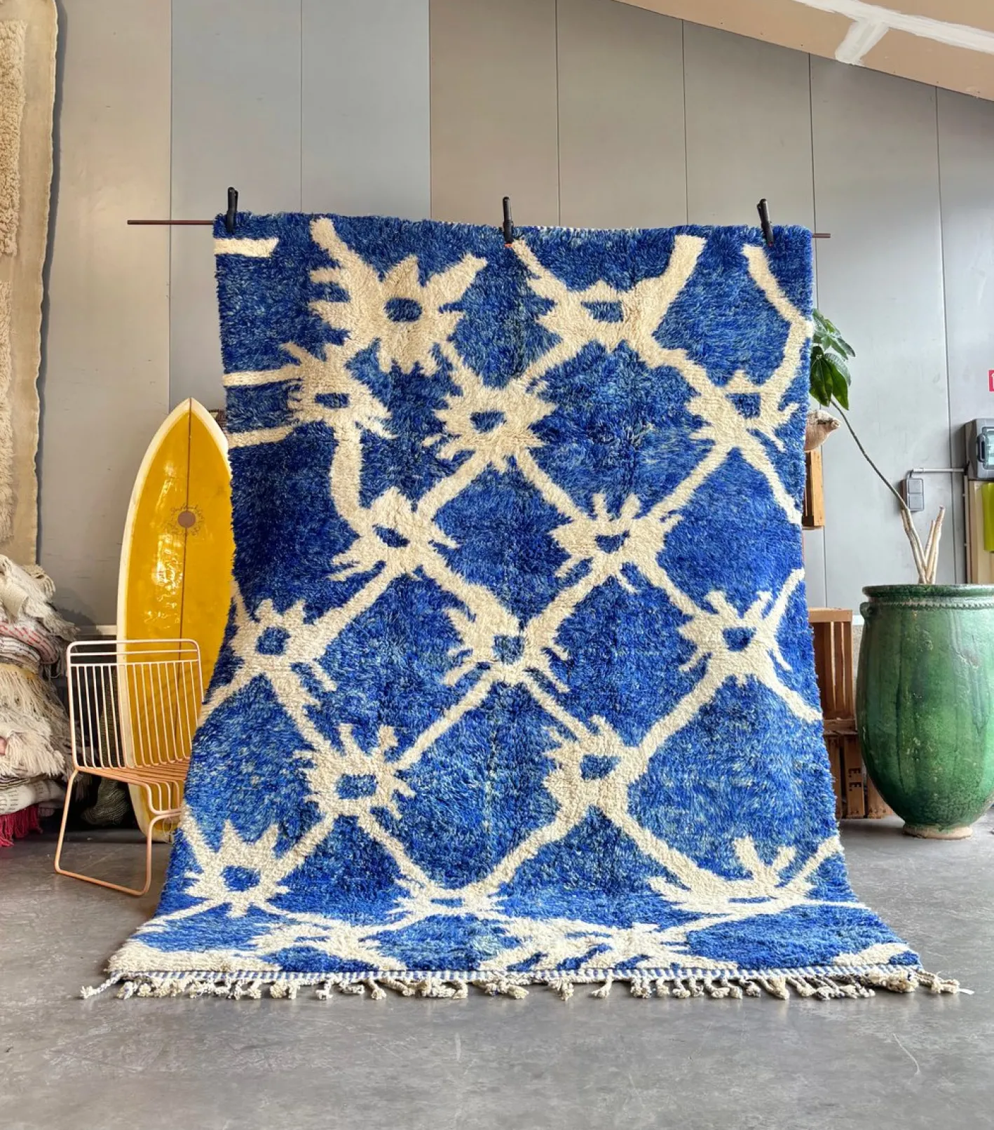 Handgeknüpfter marokkanischer Mrirt Teppich in Blau & Elfenbein, 2010er