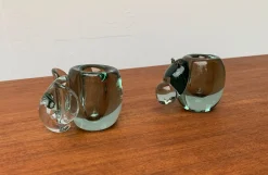 Handgemachter afrikanischer Vintage Kerzenhalter aus Glas in Tier-Optik von Ngwenya Glass, 2er Set