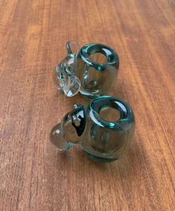 Handgemachter afrikanischer Vintage Kerzenhalter aus Glas in Tier-Optik von Ngwenya Glass, 2er Set