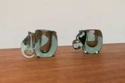 Handgemachter afrikanischer Vintage Kerzenhalter aus Glas in Tier-Optik von Ngwenya Glass, 2er Set
