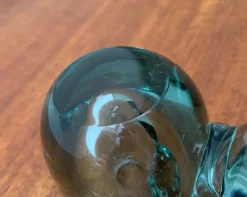 Handgemachter afrikanischer Vintage Kerzenhalter aus Glas in Tier-Optik von Ngwenya Glass, 2er Set