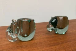 Handgemachter afrikanischer Vintage Kerzenhalter aus Glas in Tier-Optik von Ngwenya Glass, 2er Set