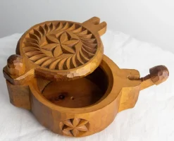 Handgeschnitzte Französische Salzdose aus Cembro Pine, 1950