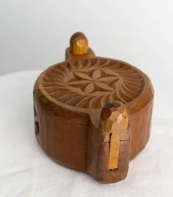 Handgeschnitzte Französische Salzdose aus Cembro Pine, 1950