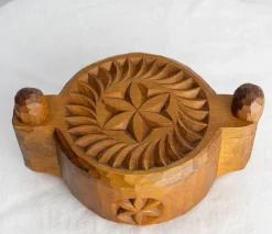 Handgeschnitzte Französische Salzdose aus Cembro Pine, 1950