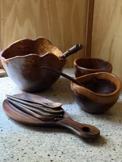 Handgeschnitztes Serviergeschirr aus Olivenholz, 1980er, 16er Set