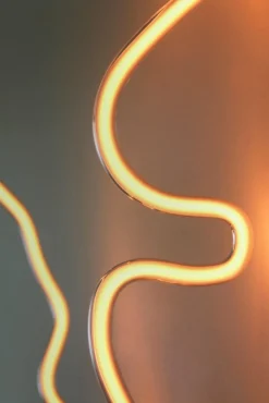 Helium Wandleuchte aus durchscheinendem Glas und Heliumgas von Dace Sūna