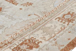 Hellblauer quadratischer Teppich im Oushak-Stil mit Blumenmuster von Rug&Kilim