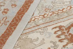 Hellblauer quadratischer Teppich im Oushak-Stil mit Blumenmuster von Rug&Kilim