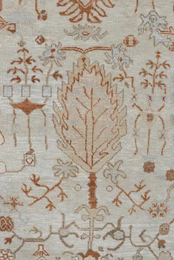 Hellblauer quadratischer Teppich im Oushak-Stil mit Blumenmuster von Rug&Kilim