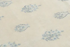 Himmelblauer Teppich aus Naturseide mit Blockmuster von Rug&Kelim