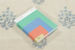 Himmelblauer Teppich aus Naturseide mit Blockmuster von Rug&Kelim