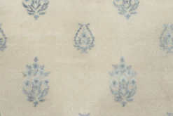 Himmelblauer Teppich aus Naturseide mit Blockmuster von Rug&Kelim