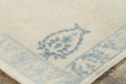 Himmelblauer Teppich aus Naturseide mit Blockmuster von Rug&Kelim