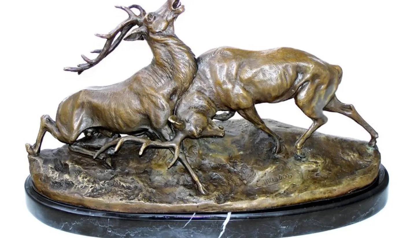 Hirschskulptur aus Bronze auf Marmorsockel, 20. Jh