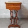 Hölzerne Werkbank mit Schubladen und Spiegel, 1900