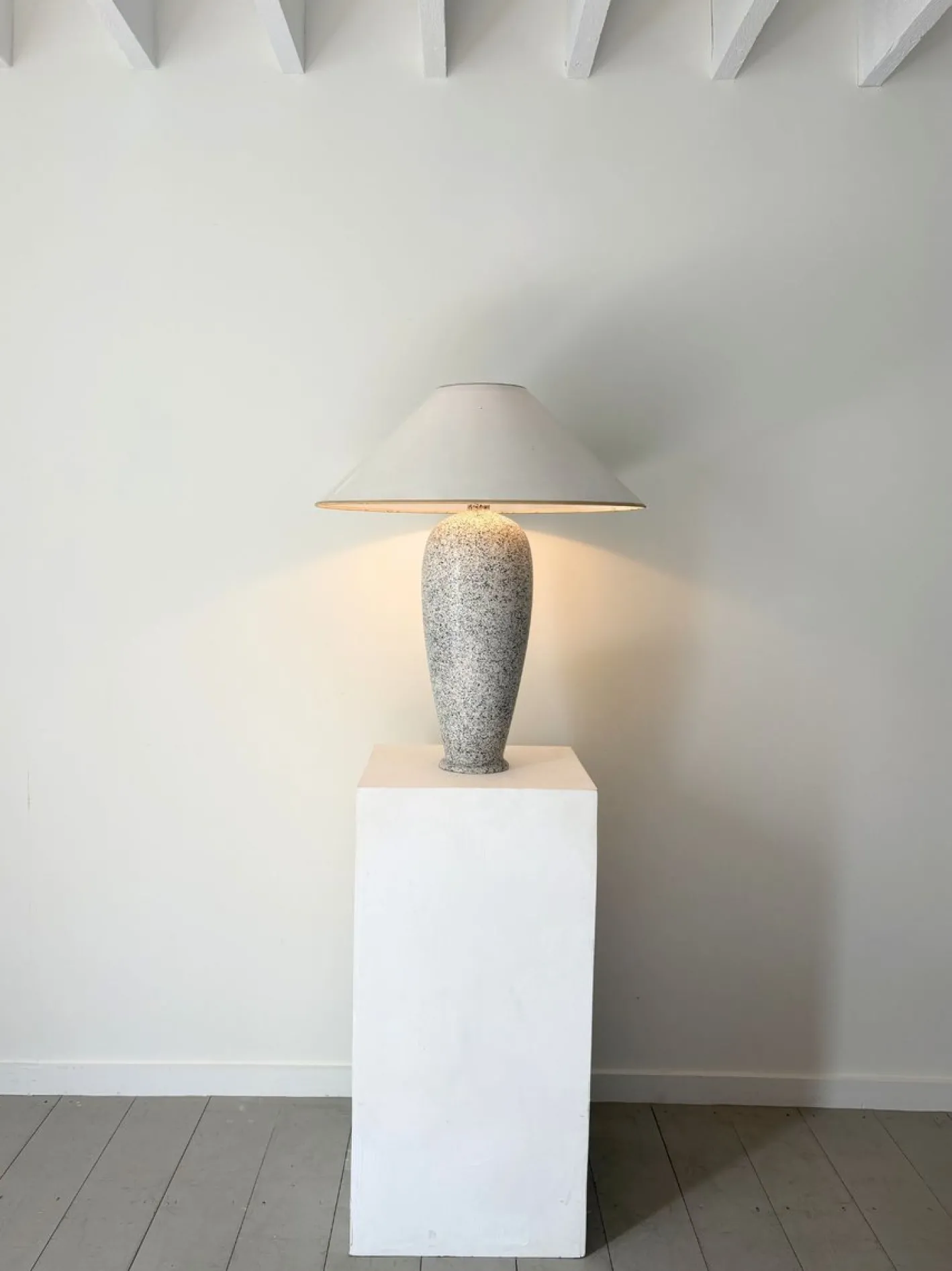 Hohe postmoderne italienische Keramiklampe, 1980er